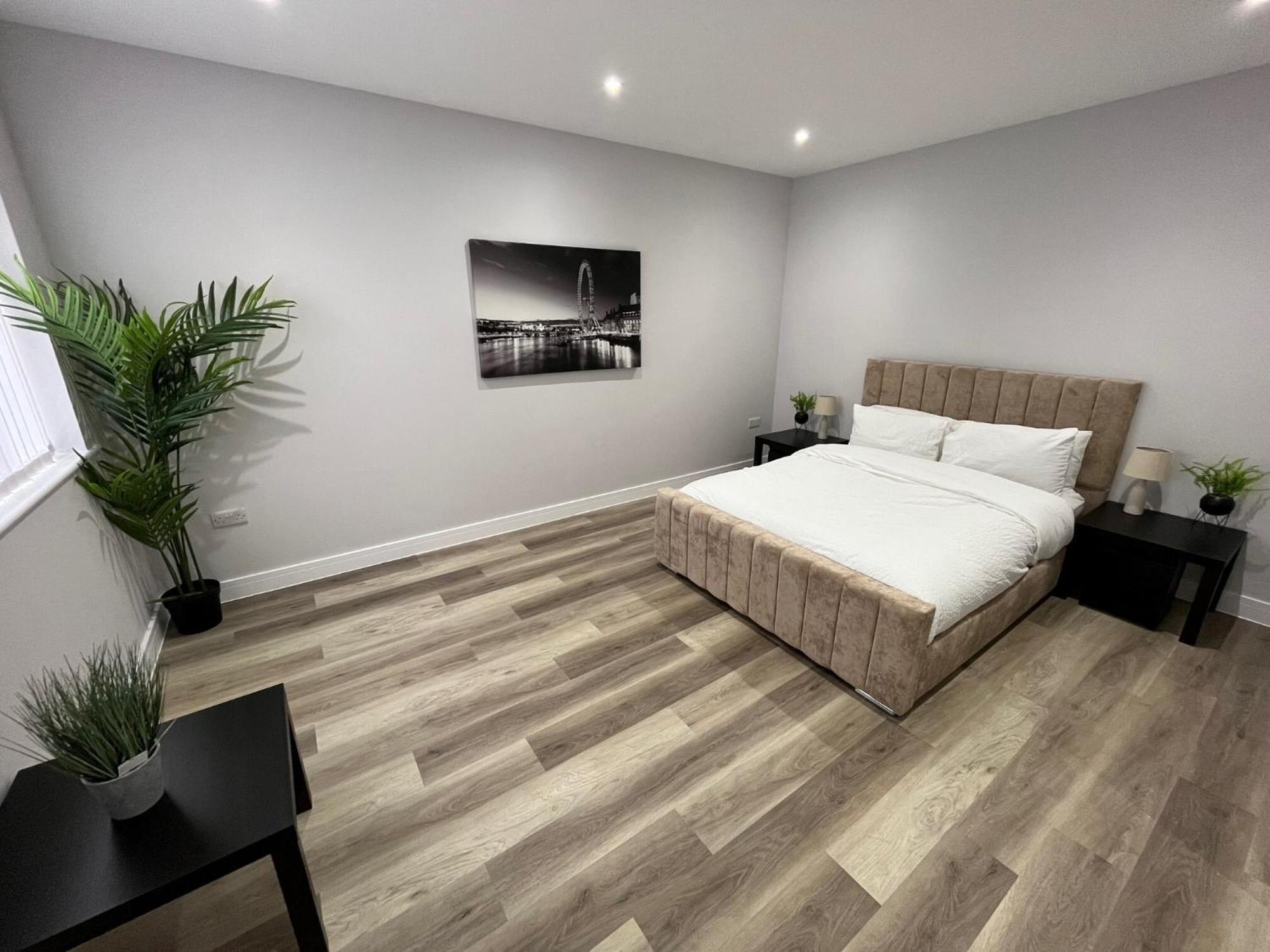 2 Castle Lane Apartment *